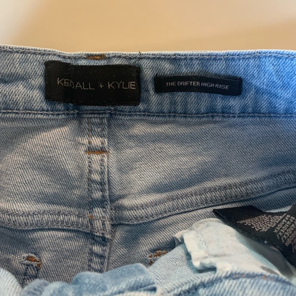 Kendall & Kylie Jean Shorts - Picture 5 of 5